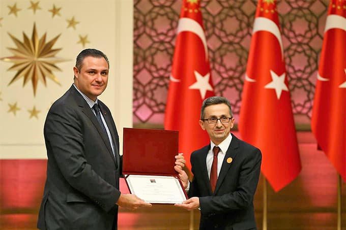  SAÜ'lü profesöre bilim ödülü