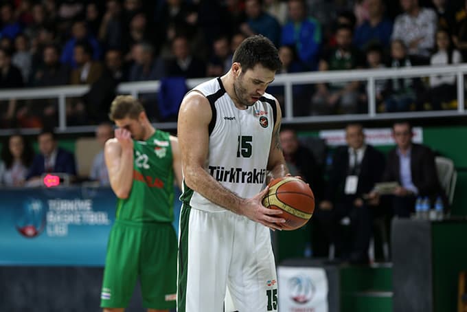 Dev adamlar evinde galip