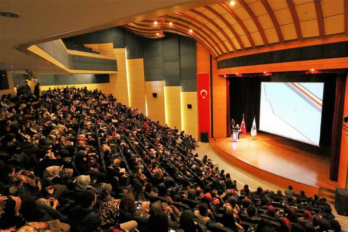 Öğrencilere oryantasyon eğitimi verildi