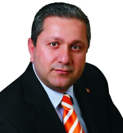 <font face="Arial" size="2">Mahalle bazında afet durumlarında toplanma merkezleri belirlenerek mahalle sakinlerine detaylı olarak anlatılacaktır. Her ev ve işyerinde afet durumunda kullanılmak &uuml;zere mahalle toplanma merkezi, afet acil malzeme deposunun yeri ve afet koordinasyon merkezinin yerini g&ouml;sterir haritalar dağıtılacaktır.<br />&nbsp;<br />Mevcut hasarlı binaların acil olarak yıkılması i&ccedil;in girişimler başlatılacaktır.<br />&nbsp;<br />Daha &ouml;nce b&ouml;lgemizde yaşanan t&uuml;m acil durumların (deprem sel vb.) niteliği, etkileri, alınan &ouml;nlemler, &ouml;nlemlerin etkinliği ile ilgili bilgilerin yer aldığı acil durum veri tabanı oluşturulacaktır.<br />&nbsp;<br />Vatandaşlarımıza; deprem ve diğer doğal felaketlere hazırlıklı olmaları amacı ile afetlerde alınacak &ouml;nlemler kitap&ccedil;ığı hazırlanıp dağıtılacaktır.<br />&nbsp;<br />Toplumu bilin&ccedil;lendirme ama&ccedil;lı eğitimler ve tatbikatlar gerekli sıklıkta d&uuml;zenlenecektir.<br />&nbsp;<br />İlk&ouml;ğretim ve liselerimizde depreme karşı hazırlıklı olma eğitimi verilerek gen&ccedil;lerimiz bilin&ccedil;lendirilecektir.</font>