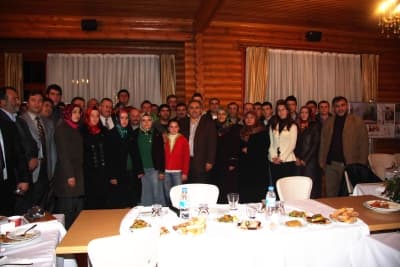 <p><font face="Arial" size="2"><strong>Ali İnci, Başkan Olacak</strong>&nbsp;</font></p><p><font face="Arial" size="2">Rozet takma t&ouml;reninde konuşma yapan AK Parti İl&ccedil;e Başkanı Şenay Sakal,<font color="#333399"> &quot;Partimize katılan arkadaşların hepsine teşekk&uuml;r ediyorum. Bu Cuma g&uuml;n&uuml; gelecek olan Başbakanımız Recep Tayip Erdoğan'ı Hendekimizde en g&uuml;zel şekilde karşılayacağız. &Ouml;n&uuml;m&uuml;zdeki se&ccedil;imlerde AK Parti olarak&nbsp; Başkanımız Ali İnci'nin b&uuml;y&uuml;k bir oy oranıyla 3. d&ouml;nem başkanlığa gelerek Hendekimiz i&ccedil;in yeni projeler ve yeni hizmetler yapacağına inanıyoruz. Birlik ve beraberlik i&ccedil;erisinde &ccedil;alışmalarımız t&uuml;m hızıyla devam etmektedir &quot;</font>dedi. </font></p>
