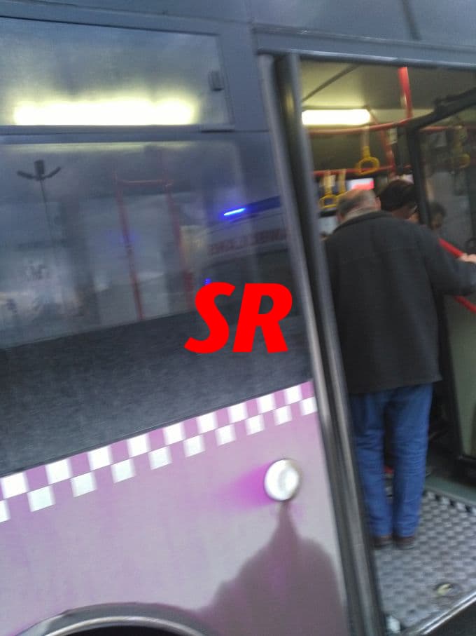 Halk otobüsünü, ambulans gibi kullandı