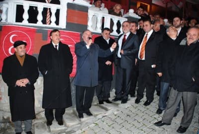 <p><font face="arial,helvetica,sans-serif" size="2"><strong>Oy Namustur</strong><br /><br />B&uuml;y&uuml;kşehir Belediye Başkan Adayı To&ccedil;oğlu ise konuşmasında; oy kullanmanın namus olduğunu savunarak, <font color="#333399">&quot;29 Mart'ta sandığa giderek, mutlaka oyunuzu kullanınız. Oyunuzu, beş yılın geleceğini d&uuml;ş&uuml;nerek kullanınız. Bize g&uuml;venerek oy verin. 29 Mart'ta sandık başına gittiğinizde, iktidarın adaylarına mutlaka dersini verin&quot; </font>diye konuştu.</font></p>