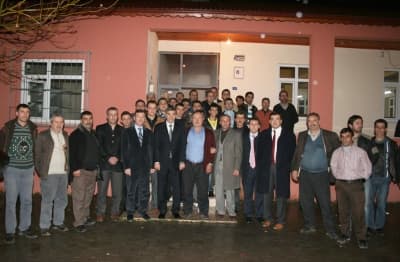 <font size="2"><font face="Arial"><strong><font color="#000000">Ak Kadrolar Kalkındıracak</font></strong><br /><br />Kahvehanelerde vatandaşlara da hitap eden Zeki To&ccedil;oğlu, <font color="#333399">&quot;Bu zamana kadar hizmetin en iyisini AK belediyeler yaptı, bundan sonra da şehirlerimizi yine Ak kadrolar kalkındıracak. Ayrıca biz sadece hizmet belediyeciliği yapmıyoruz. Biz hizmetin yanında kaynak &uuml;reten, kazanan ve kazandıran belediyecilik anlayışını savunuyoruz&quot;</font> dedi. </font></font>