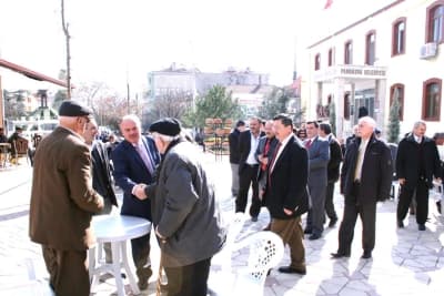 Başkan Turan, Yüzlerce Kişiyle Tokalaştı