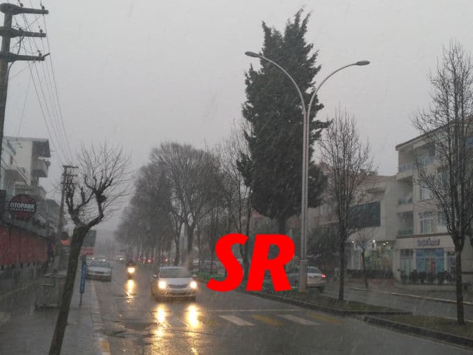 Sakarya güne kar yağışıyla başladı
