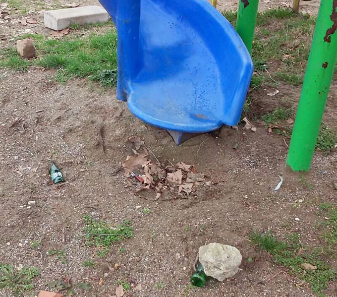 Çocuk parkı, görenleri ürkütüyor