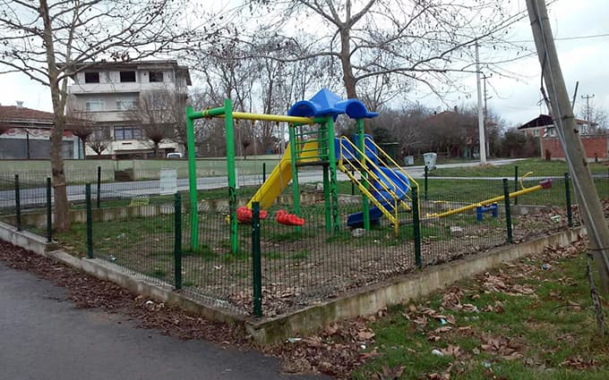 Çocuk parkı, görenleri ürkütüyor
