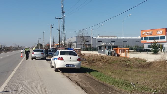 Taklalar atan araç kapıya çarparak durabildi