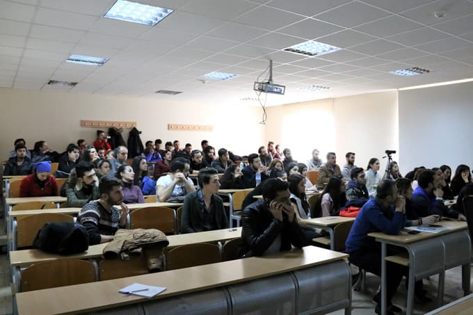  Kazakistan'ın Şef Kompozitör'ü SAÜ'ye geldi