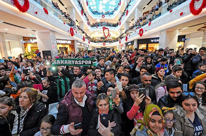 Derya Uluğ, Sakarya'daydı