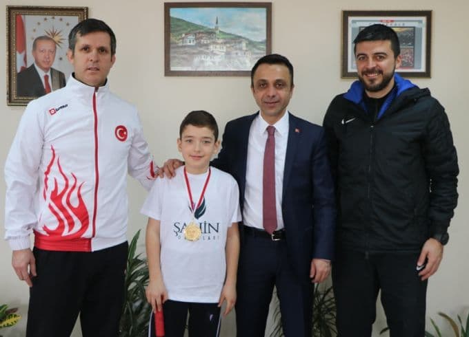 Şampiyon sporcular başarılarını Çelikel ile paylaştılar