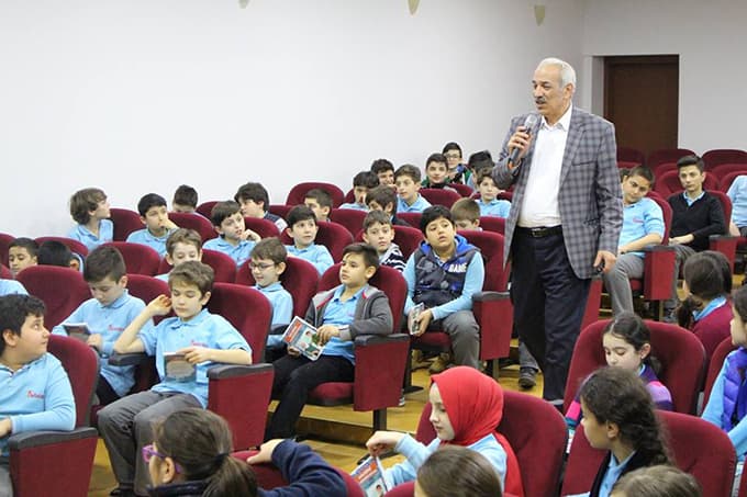 Yazar Bestami Yazgan, öğrencilerle buluştu