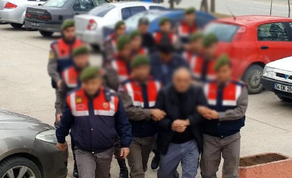 Mola veren otobüslerden hırsızlık yapan 4 şüpheli yakalandı