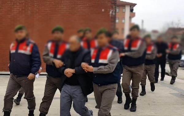 Mola veren otobüslerden hırsızlık yapan 4 şüpheli yakalandı