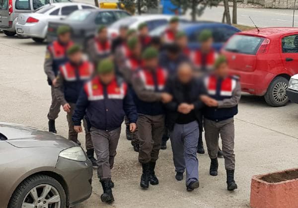 Mola veren otobüslerden hırsızlık yapan 4 şüpheli yakalandı