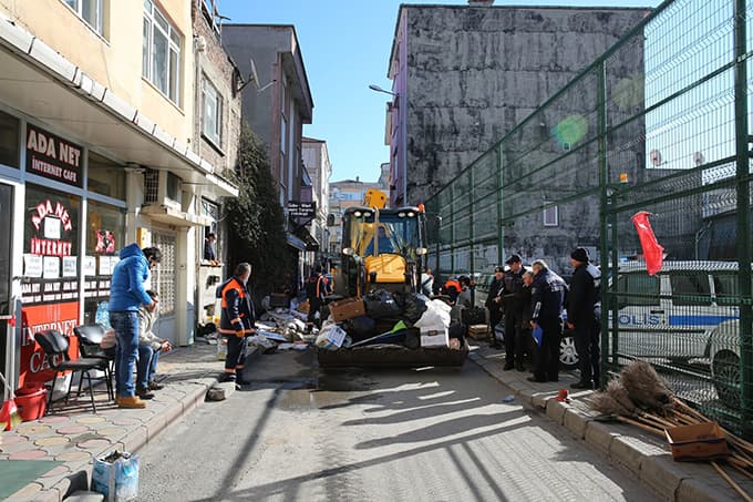 O evden 3 tane kedi ölüsü çıktı!