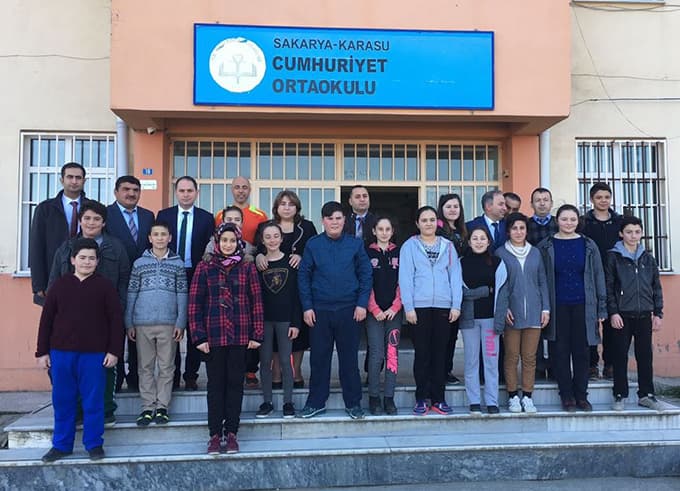 Fedakar öğretmene Töre'den tebrik ziyareti 