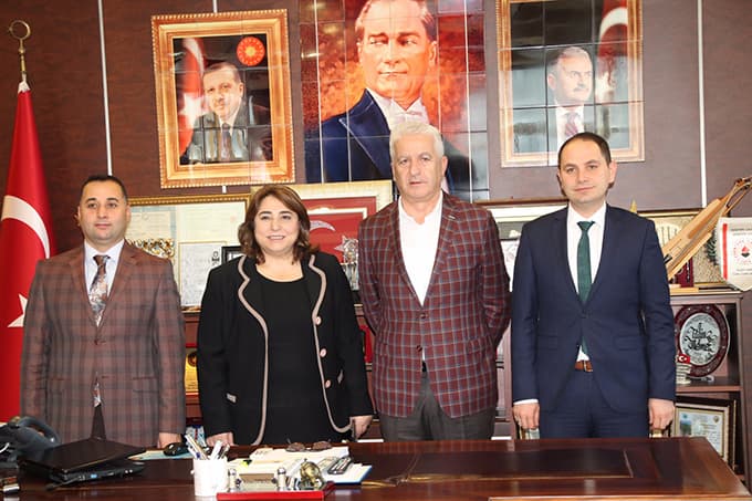 Fedakar öğretmene Töre'den tebrik ziyareti 