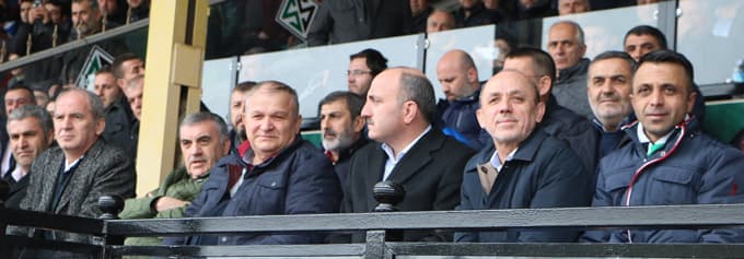 Sakaryaspor, Elaziz Belediyespor'u gol yağmuruna tuttu