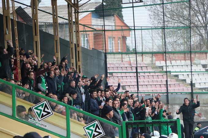 Sakaryaspor, Elaziz Belediyespor'u gol yağmuruna tuttu