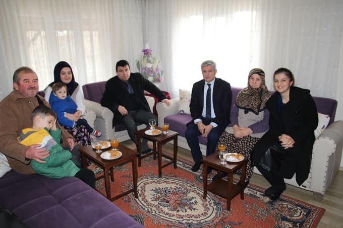 Kaymakam ve Belediye Başkanı, ilçede ev ziyareti yaptı