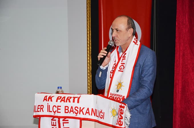 <font face="arial,helvetica,sans-serif" size="2"><strong>Başkan &Ouml;zt&uuml;rk Belediyenin Hizmetlerini anlattı</strong><br /><br />Erenler  Belediye Başkanı Cavit &Ouml;zt&uuml;rk konuşmalarında Kentsel D&ouml;n&uuml;ş&uuml;mde ilk  etabın tamamlandığını yineleyerek 280 konutun sahiplerine teslim  edildiğini ve yakın zamanda Bakanlık adına kalan konutların da satışının  yapılacağını belirtti. Dubleks ve Tripleks şeklinde yapılacak olan  İkinci etabın ihalesinin yapıldığını inşaat &ccedil;alışmalarının hızlı bir  şekilde s&uuml;rd&uuml;ğ&uuml;n&uuml; ve 12 ay sonunda &ccedil;alışmanın biteceğini s&ouml;yledi. İl&ccedil;e  genelinde s&uuml;rd&uuml;r&uuml;len diğer &ccedil;alışmalara da değinen Başkan &Ouml;zt&uuml;rk, Kentsel  D&ouml;n&uuml;ş&uuml;m G&ouml;r&uuml;şme Ofisi Binasının bittiğini, Binanın b&uuml;y&uuml;k b&ouml;l&uuml;m&uuml;n&uuml;n il  sağlık m&uuml;d&uuml;rl&uuml;ğ&uuml; ile yapılan protokol neticesinde oraya kiralandığını  toplum sağlığı ve halk sağlığı merkezlerinin o binaya geleceğini  belirtti. Belediyeye Tam donanımlı bir ambulans aldıklarını, bu  ambulansın il sağlık m&uuml;d&uuml;rl&uuml;ğ&uuml; ile yapılan protokol ile Şof&ouml;r, hemşire  ve doktorun 7/24 aktif olacak şekilde onlara devredildiğini a&ccedil;ıkladı.  Başkan &Ouml;zt&uuml;rk, Yavuz Selim caddesinde şu an inşaatının devam ettiği &ccedil;ok  g&uuml;zel bir vizyon parkın daha &ccedil;alışmalarına başlandığını ve Ramazan  &ouml;ncesi faaliyete ge&ccedil;eceğini m&uuml;jdeledi. Yaşam Merkezi Binasının ince  iş&ccedil;iliklerinin ihale s&uuml;recinin iki hafta i&ccedil;erisinde başlanacağını, &ccedil;&ouml;p  konteynerlerinin yer altına alınması ile ilgili &ccedil;alışmaların  başladığını, kırsaldan merkeze İhtiya&ccedil; olan her noktada altyapısı  tamamlanmış yerlerde asfalt &ccedil;alışması yapılacağını s&ouml;zlerine ekledi.<br /><br /></font>