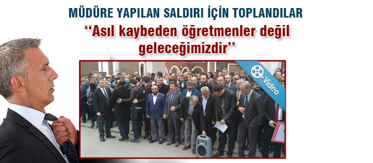 <p>&nbsp;</p><p><font face="arial,helvetica,sans-serif" size="2"><strong>Değerli basın mensupları,</strong><br /><br />Sevginin,  merhametin ve insanı kamil olmanın &ouml;ğrenildiği yerler olması gereken  okullarımızda ne yazık ki şiddet, &ouml;fke ve &ccedil;atışma unsurları g&ouml;r&uuml;lmeye  başlanmıştır. Bu durum eğitim sistemimizin &ccedil;ok ciddi bir şekilde  sorgulanması gerektiği ger&ccedil;eğini, bir kez daha ortaya koymaktadır.  Toplumun ahlaki değerlerinin yeterince işlenemediği bir eğitim sistemi,  bu tarz k&ouml;t&uuml; olaylara gebe kalmaktan kurtulamayacaktır.<br /><br />Milli  Eğitim Bakanlığı, eğitim &ccedil;alışanlarıyla, &ouml;ğrenci ve velileri karşı  kaşıya getiren bazı uygulamaları g&ouml;zden ge&ccedil;irmeli, &ldquo;Alo 147&rdquo; gibi,  &ouml;ğretmeni toplumun &ouml;n&uuml;nde itibarsızlaştıran uygulamalar derhal  kaldırılmalıdır. Bu ihbar hatlarında, bir &ccedil;ok eğitim &ccedil;alışanı iftiraya  maruz kalmakta, &ouml;ğretmenlik onurlarına halel gelmekte ve &ccedil;alışma  azimleri kırılmaktadır. Milli Eğitim Bakanlığı, personelinin savunucusu  olmalı, &ouml;ğretmenleri sahipsiz ve savunmasız bırakmaktan vazge&ccedil;melidir.<br /><br />&Ouml;ğretmenlik  kutsal meslek diye bizi avutmaya &ccedil;alışanlar, eğitim &ccedil;alışanlarının hak  ettiği değeri, laf ile değil icraatla ortaya koymalıdır.<br /><br />Yetkililere  bir kez daha sesleniyoruz. Şiddetin her t&uuml;r&uuml;ne, nereden ve kimden  gelirse gelsin karşıyız. Bir an &ouml;nce toplumsal şiddete son verecek  &ccedil;alışmalar hayata ge&ccedil;irilmelidir.<br /><br />Bu olaylar bize g&ouml;stermiştir  ki, gerekli &ouml;nlemler alınmadığı takdirde, eğitim &ccedil;alışanlarına y&ouml;nelik  bu tarz saldırılar, ilk olmadığı gibi son da olmayacaktır Milli Eğitim  Bakanlığı yetkilileri, eğitim &ccedil;alışanlarının sesine kulak versin, eğitim  sisteminin felsefesini değiştirsin, eğitimciyi itibarsızlaştırmaya bir  son versin.<br /><br />Burada yaşanan bu olayda, asıl kaybedenin biz &ouml;ğretmenler olmadığını, geleceğimizi kaybediyor olduğumuzu ifade etmek istiyoruz.<br /><br />Son  olarak, şiddete uğrayan değerli okul m&uuml;d&uuml;r&uuml;m&uuml;z &Ouml;mer BAYRAKTAROĞLU&rsquo;na  yapılan saldırıyı eshefle kınıyor, bu tarz saldırılara maruz kalan  eğitim &ccedil;alışanlarına ge&ccedil;miş olsun dileklerimizi iletiyoruz.<br /><br />Basın  a&ccedil;ıklamamıza destek veren değerli basın mensubu arkadaşlarımıza, eğitim  &ccedil;alışanlarına, STK temsilcilerine ve vatandaşlarımıza teşekk&uuml;rlerimizi  sunuyoruz.''<br /><br /></font></p><p><strong><font size="2">İşte Okul M&uuml;d&uuml;r&uuml; &Ouml;mer Bayraktaroğlu'nun a&ccedil;ıklaması: </font></strong></p>