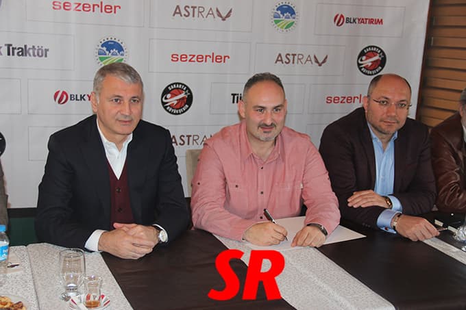 Selçuk Ernak, sözleşmeyi imzaladı