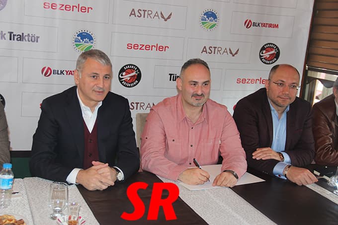 Selçuk Ernak, sözleşmeyi imzaladı