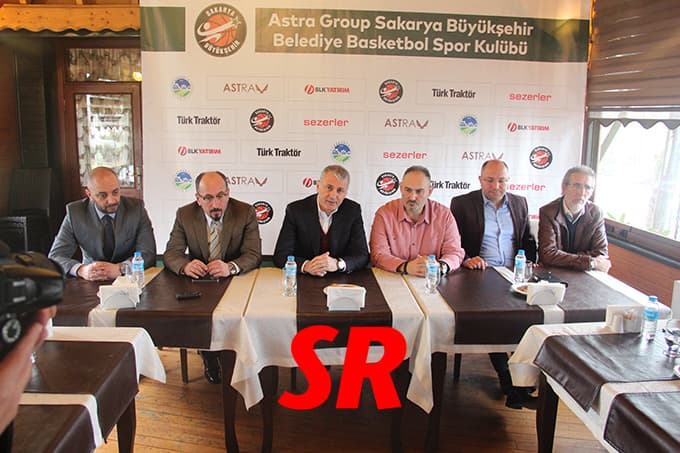 Selçuk Ernak, sözleşmeyi imzaladı