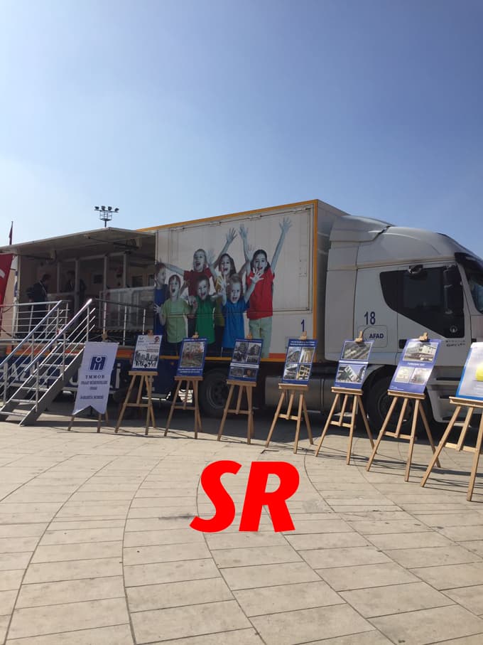 Demokrasi Meydanı'nda deprem standı açıldı