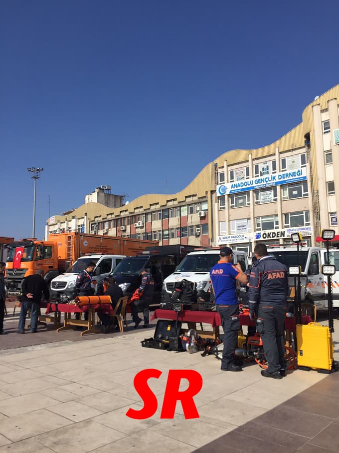 Demokrasi Meydanı'nda deprem standı açıldı