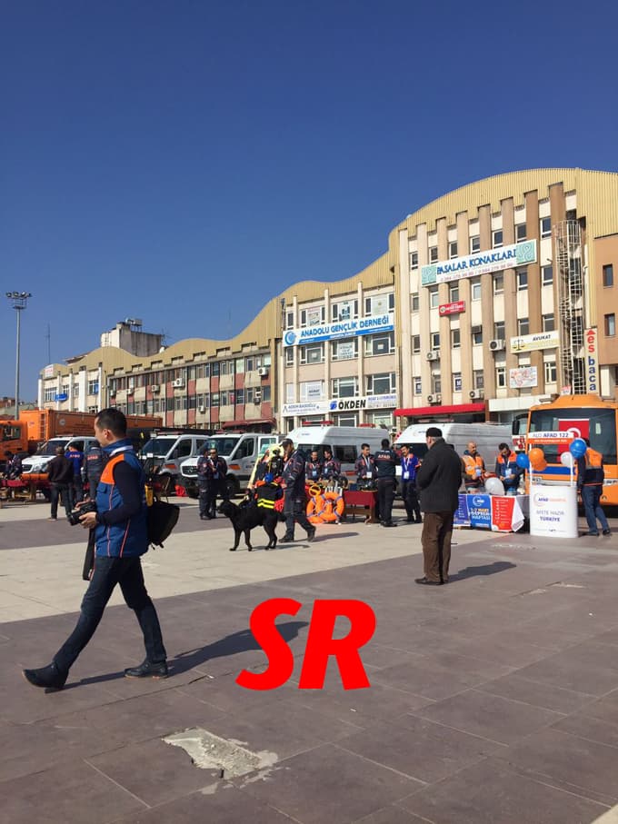 Demokrasi Meydanı'nda deprem standı açıldı