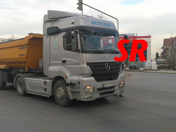 Kazaya bakarken kaza yaptı