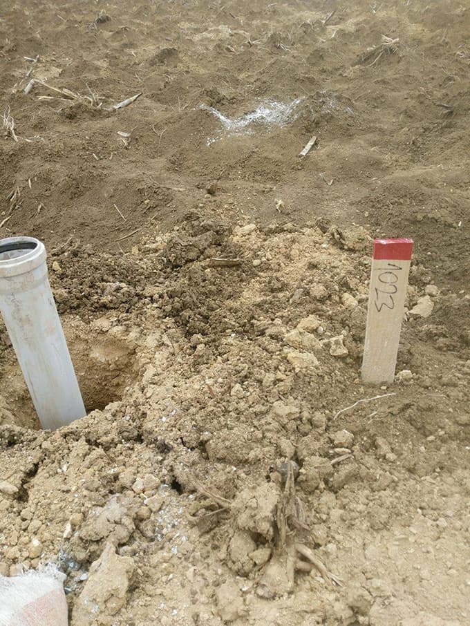 Delik deşik edilen tarla Söğütlülü vatandaşı kızdırdı