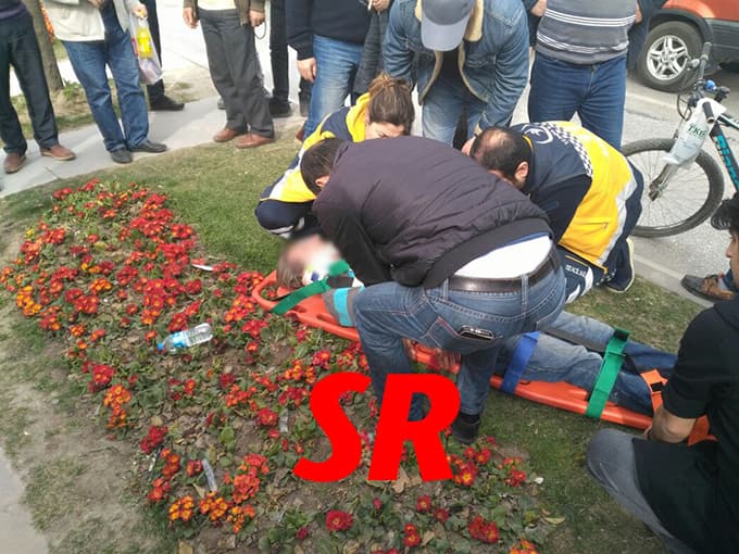 Karşıdan karşıya geçerken otomobil çarptı