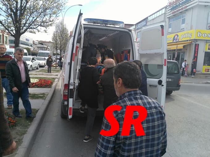 Karşıdan karşıya geçerken otomobil çarptı