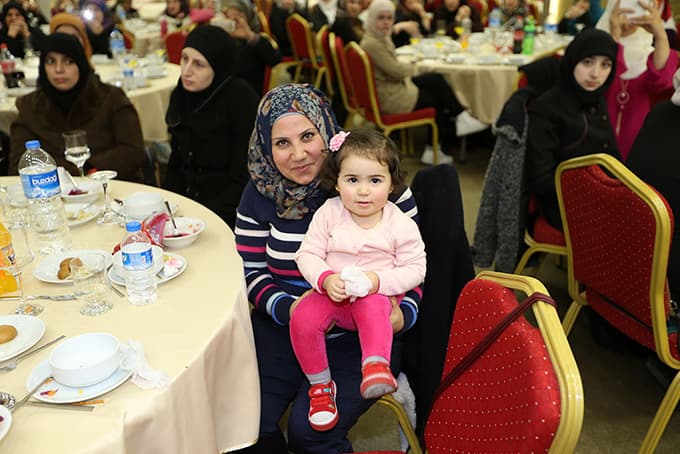Toçoğlu, sığınmacı kadınlarla buluştu