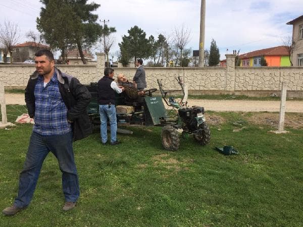 Torununa çarpmamak için direksiyonu kırınca...