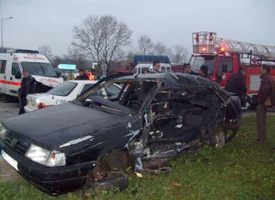 Ambulans Otomobille Çarpıştı: 2 Yaralı