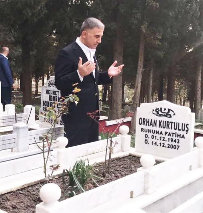 Sedat Peker Sakarya'da aile kabristanını ziyaret etti