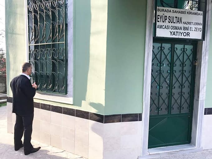 Sedat Peker Sakarya'da aile kabristanını ziyaret etti