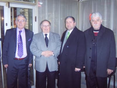 <p><strong><font face="arial,helvetica,sans-serif" size="2">&Ccedil;avdaroğlu, Pamuk Prenses Gibi</font></strong></p><p><font face="arial,helvetica,sans-serif" size="2">Ulvi &Ccedil;avdaroğlu bence bir pamuk prenses gibi&hellip; Her d&ouml;nemde prens gelip yanağına &ouml;p&uuml;c&uuml;k konduruyor ve uyandırıyor, oda &ccedil;ıkıp aday oluyor. Se&ccedil;ilemeyince tekrar yatağa yatıyor, uyandırılmayı bekliyor.</font></p><p><font face="arial,helvetica,sans-serif" size="2">DP adayı Sayın Tepehakkında fazla diyecek birşey bulamıyorum. &Ccedil;&uuml;nk&uuml; Sakarya Nehri'nin &uuml;zerine yeni kurulan bir k&ouml;pr&uuml; varken kalkıpta Justinianos K&ouml;pr&uuml;s&uuml;'n&uuml; ge&ccedil;meye kalkmanın bir manası yok bence.&quot;</font></p><p><font face="Arial" size="2">Fahri Şen ile ilgili r&ouml;portaj i&ccedil;in <a href="../../../others/fikir_kosesi_detay.php?id=90">tıklayın</a>.</font></p>