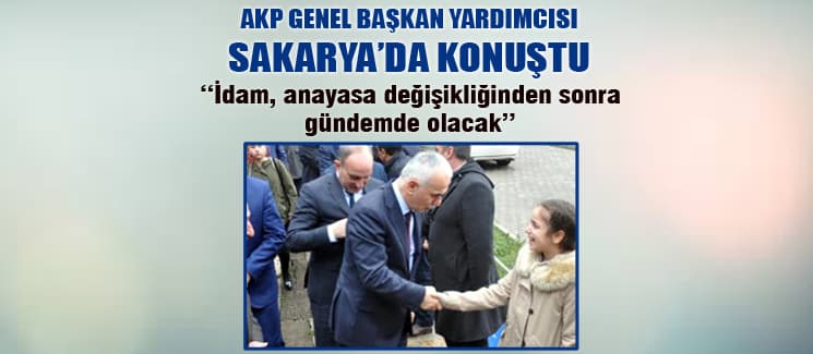 <p><font face="arial,helvetica,sans-serif" size="2">Ardından Avrupa'daki tutum i&ccedil;in konuşan Kaya, Hollanda'nın, Dışişleri  Bakanı Mevl&uuml;t &Ccedil;avuşoğlu ile Aile ve Sosyal Politikalar Bakanı Fatma  Bet&uuml;l Sayan Kaya'ya y&ouml;nelik skandal tavrına ilişkin, &quot;Almanya, Hollanda  ve İsvi&ccedil;re'nin bu nezaketsiz tutumu, bizi fevkalade &uuml;zmektedir. Bu hoş  bir şey değil. Avrupa dediğinizde demokrasiden, &ouml;zg&uuml;rl&uuml;kten bahsedilir.  Bu Avrupa i&ccedil;in fevkalade yanlış bir tutumdur. Ben en kısa zamanda  bunlardan d&ouml;nmelerini bekliyorum.&quot; dedi. <br /><br />İl&ccedil;eleri dolaşan Kaya, Sapanca'da partisinin  R&uuml;stempaşa Mahallesi &uuml;ye buluşmasında cumhuriyet tarihi  boyunca 65 h&uuml;k&uuml;met kurulduğunu anlattı. <br /><br />Her 1,5 yılda bir  h&uuml;k&uuml;met kurulduğunu, bu kadar &ccedil;ok h&uuml;k&uuml;met kurulmasının sebebinin  istikrarsızlık olduğunu belirten Kaya, &quot;Bir &uuml;lkede istikrarsızlık varsa  kimse o &uuml;lkeye yatırım yapmaz, kimse geleceğine emin olarak bakmaz. O  &uuml;lkenin kalkınması, b&uuml;y&uuml;mesi m&uuml;mk&uuml;n değildir. 1,5 yılda kurduğumuz bu  h&uuml;k&uuml;metlerle geldiğimiz noktanın, bizim gibi &uuml;lkelere baktığımızda,  maalesef iyi bir nokta olduğunu ifade edemeyiz.&quot; diye konuştu. &nbsp;<br /><br />Yeni  anayasanın T&uuml;rkiye'ye getireceği iki &ouml;nemli husus olduğuna değinen  Kaya, bunların birisinin istikrar, g&uuml;ven diğerinin ise b&uuml;y&uuml;me ve  kalkınma olduğunu ifade etti. <br /><br />7 Haziran se&ccedil;imlerinde AK  Parti'nin y&uuml;zde 40 oy alarak birinci parti &ccedil;ıkmasına rağmen, h&uuml;k&uuml;meti  kuramadıklarına dikkati &ccedil;eken Kaya, ş&ouml;yle devam etti: <br /><br />&quot;Sandığa  giderken biz h&uuml;k&uuml;meti ve başbakanı tayin etmek i&ccedil;in gittik, oyumuzu  verdik. H&uuml;k&uuml;met kuracak &ccedil;oğunluk olmadı. Kılı&ccedil;daroğlu, Devlet Bey'e dedi  ki 'Gel sen başbakan ol, biz sana HDP ile destek verelim.' MHP 4.  partiydi. Hani biz se&ccedil;miştik h&uuml;k&uuml;meti. Eğer Devlet Bah&ccedil;eli bunu kabul  etseydi, Başbakan Devlet Bah&ccedil;eli, Başbakan yardımcıları da Kılı&ccedil;daroğlu  ve HDP'nin başkanı olacaktı. Hani biz se&ccedil;iyorduk. Hani egemenlik  kayıtsız şartsız milletindi, hani biz karar veriyorduk? Kimse kimseyi  kandırmasın. Biz birinci parti olarak AK Parti'yi se&ccedil;tik ama başka  h&uuml;k&uuml;met kurulmasıyla karşı karşıya kaldık. Ama bu sistemde sandığa  gittiğinizde egemenlik kayıtsız şartsız millete ait s&ouml;z&uuml;n&uuml; tescil  edeceğiz ve cumhurbaşkanını biz se&ccedil;eceğiz. &Ouml;yle bir başkasının iradesine  kalmayacak ve se&ccedil;im sandıkta bitmiş olacak. Eğer y&uuml;zde 51'i alamıyorsa  sandığa bir daha gidecek. Dolayısıyla bu &uuml;lke artık istikrarsızlıklara  bir son vermiş olacak.&quot; <br /><br /></font></p>
