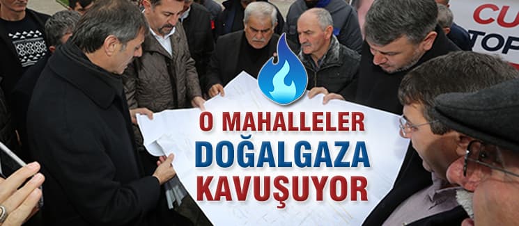 <font face="arial,helvetica,sans-serif" size="2"><br /><br />Başkan Alemdar, &ldquo;Daha &ouml;nce bu meydanda konuşurken sizlere bir s&ouml;z vermiştik.  Biz yapamayacağımız s&ouml;z&uuml; vermiyoruz. Verdiğimiz s&ouml;zleri de Allah&rsquo;ın  izniyle yerine getiriyoruz. Allah nasip etti ve sizlere verdiğimiz  doğalgaz s&ouml;z&uuml;n&uuml; de bug&uuml;n yerine getiriyoruz.&rdquo; şeklinde konuştu.<br /><br /><strong>Yatırım Sezonu Başlıyor</strong><br /><br />15  Temmuz hain darbe girişiminin bir&ccedil;ok &ccedil;alışmayı geciktirdiğini  vurgulayan Alemdar, &ldquo;Ge&ccedil;en sene bu memleketin &uuml;zerine kara bulutlar  gezdirdiler. Bizleri b&ouml;lmeye, par&ccedil;alamaya<br /><br />&ccedil;alıştılar.15 Temmuz  hain darbe kalkışması sebebiyle işlerimiz aksadı. Bazıları da s&ouml;ylenmeye  başladı. Şimdi Allah nasip etti, yatırım sezonumuz başlıyor. 2017  yatırım planlaması kapsamında AGDAŞ Genel M&uuml;d&uuml;r&uuml;m&uuml;z Kenan Demir&rsquo;le  yaptığımız g&ouml;r&uuml;şmeler neticesinde b&ouml;lgenin doğalgaz sorununu &ccedil;&ouml;z&uuml;yoruz.  Bug&uuml;n de startını verdik. Teknik ekipler &ccedil;alışmalara başladı.  Muhtarlarımız da vatandaşlarımızla birebir g&ouml;r&uuml;şerek bizlere ve ekiplere  yardımcı olacak.&rdquo; dedi.<br /><br /><strong>32 Km Hatla 1200 Haneye Doğalgaz</strong><br /><br />Yaklaşık  32 km uzunluğunda doğalgaz boru hattı d&ouml;şeneceğini ve bu projenin  yatırım b&uuml;t&ccedil;esinin ortalama 10 milyon TL olduğunu dile getiren Alemdar, 5  mahalleyi kapsayan &ccedil;alışmanın tamamlanması ile birlikte yaklaşık 1200  hanenin doğalgazdan istifade edeceğini s&ouml;yledi. Ama&ccedil;larının insanların  yaşam standartlarını y&uuml;kseltmek olduğunu dile getiren Alemdar,  doğalgazla birlikte artık soba ve t&uuml;p devrinin de sona ereceğini  belirtti.<br /><br />Alemdar bilgilendirme sonrası &ouml;l&ccedil;&uuml;m yapan teknik  personelle harita &uuml;zerinden doğalgaz hattının ge&ccedil;eceği g&uuml;zergahı  inceledi ve yapılacak &ccedil;alışmalar hakkında bilgi aldı. </font>