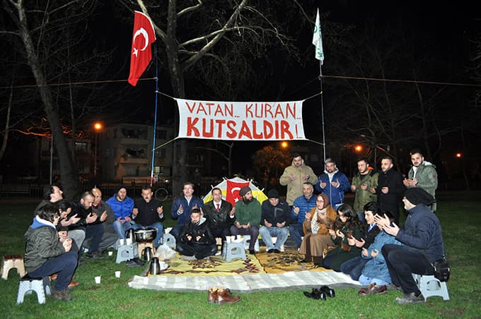Demokrasi nöbetine 8 aydır devam ediyorlar