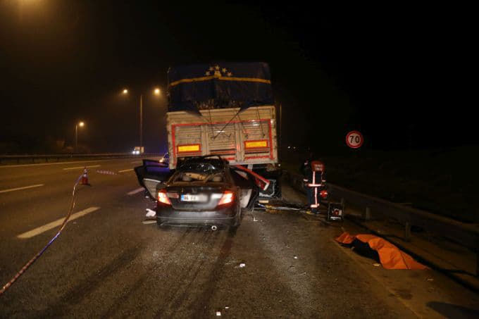 Hendek'te feci kaza: 1 ölü, 6 yaralı