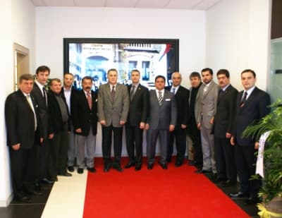 <font face="Arial" size="2"><strong>Her T&uuml;rl&uuml; İşbirliğine de Hazırız</strong> <br /></font><br /><font face="Arial" size="2"><font color="#333399">SATSO Başkanı A. Akg&uuml;n Altuğ da, Sakaryaspor Y&ouml;netim Kurulu Başkanı ve &uuml;yelerini ağırlamaktan duyduğu memnuniyeti dile getirerek, SATSO olarak her zaman yanlarında olduklarını, kul&uuml;b&uuml;n geleceği i&ccedil;in her t&uuml;rl&uuml; işbirliğine de hazır olduklarını dile getirdi.</font><br /><br />Altuğ, Sakaryaspor'un ilimiz i&ccedil;in &ouml;nemli bir marka değeri taşıdığını belirterek, bu kul&uuml;b&uuml;n hak ettiği yerlere geleceğine inandıklarını ve bu inan&ccedil; doğrultusunda da kul&uuml;b&uuml;n her zaman bir neferiymiş gibi &ccedil;alışacaklarını ve yapılacak her t&uuml;rl&uuml; &ccedil;alışmaya destek vereceklerini belirtti.</font>