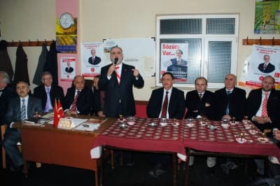 <p><font face="arial,helvetica,sans-serif" size="2"><strong>Delegeler Kandırıldı<br /></strong><br />AKP&rsquo;nin Belediye başkanı belirleme s&uuml;recinde kendi delegelerini kandırdığını dile getiren MHP&rsquo;nin Adapazarı Belediye Başkan Adayı Y&uuml;ksel Ayanoğlu; <font color="#333399">&ldquo;AKP&rsquo;de B&uuml;y&uuml;kşehir Belediye Başkanlığına aday olmak i&ccedil;in dilek&ccedil;e vererek, y&uuml;kl&uuml; miktarda para yatıran adayların hi&ccedil; biri aday g&ouml;sterilmedi. Bunlar aday olmayan, ufak bir beldenin başkanını aday g&ouml;sterdiler. Aday se&ccedil;mek i&ccedil;in sandığa giden delegeler de kandırıldı. Kendine g&uuml;veni olmayan AKP&rsquo;ye bu halk nasıl g&uuml;venebilir. Bu se&ccedil;im hayatından memnun olanlar ile olmayanların se&ccedil;imi olacaktır. 29 Mart&rsquo;ta AKP, b&uuml;y&uuml;k h&uuml;srana uğrayacaktır&rdquo;</font> diye konuştu. </font></p>